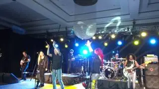 The B-52's en Chile - Love Shack (02/10/2013 Casino Monticello)