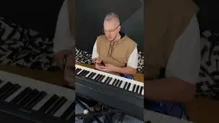 Как правильно играть на клавишах в рок-группе 