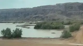 رجل البرية يطبخ الغداء في اجواء البرية