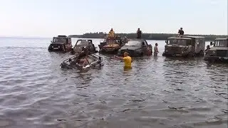 Он утонул, но обещал вернутся на следующий фри фест.