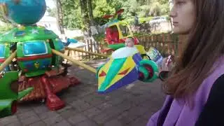 С детьми в городском парке...