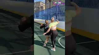 Девушки играют в баскетбол закрытыми глазами 🏀