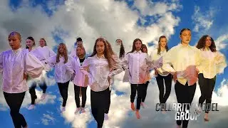 School of models dances CONTEMPORARY