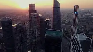 Москва-Сити. Полет дрона на закате.