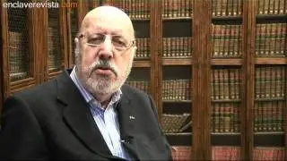 Anécdota en la casa Cervantes, por José Delfín Val