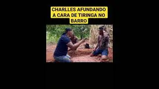 CHARLLES AFUNDANDO A CARA DE TIRINGA NO BARRO