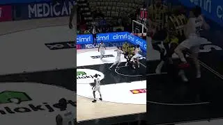 🏀 Dyshawn Pierre'den Sol Elle Şık Smaç! 