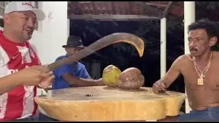 CHARLLES MOSTRANDO A FOICe DE TIRINGA QUE PEGOU O LOBISOMEM