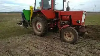 Трактор Т-25 посадка картошки