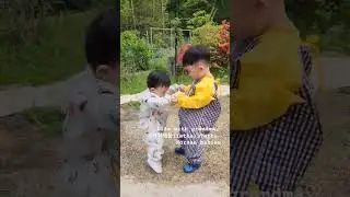 11,37개월 아기형제♡동생 걸음마 도와주는 형아Life with grandma♡ Helping baby brother walk.Korea.