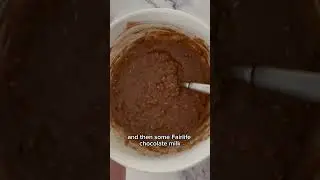 Triple Chocolate Protein Oatmeal #recipe #macrofriendly #easyrecipe #highprotein #proteinoatmeal