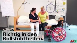 Vom Bett in den Rollstuhl helfen