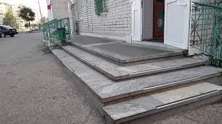пример плохого входа в аптеку людей на костылях
