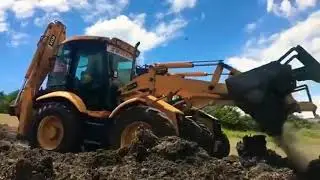 JCB 4CX vs CAT 444F