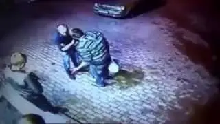 Старик вырубил двоих