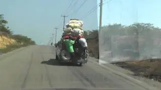 Республика Гаити. На дороге.