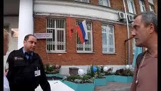 Выборы 2018. Дерзкий охранник, полиция, росгвардия, и флаги в школе Абрамовича.