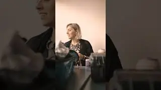 Lela warming up at the HorrorCon Germany 🧟‍♂️