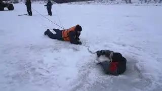 СПАСЕНИЕ ПОСТРАДАВШЕГО НА ЛЬДУ (работа спасателей)