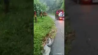 Jalan mulai berkabut disore hari.. Jalan tenjola menuju curug luhur curug nangka