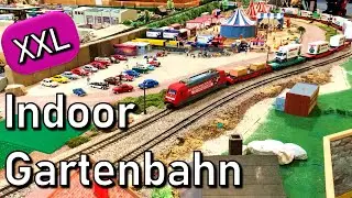 Gartenbahn im Möbelhaus