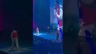 Myke y Jon Z cantando paz y bendiciones en el choli 