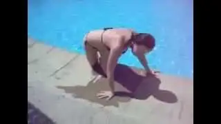Пук в бассейне