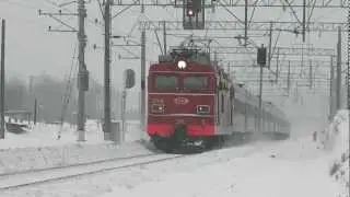 ЭП1-249 с поездом, остановка на перегоне