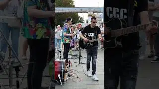 Группа "Далее" собрала море народа у метро ВДНХ