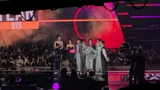 BTS winning ARTIST OF THE YEAR @ AMAs 2021 [Fancam American Music Awards]