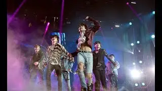 Jungkook de BTS muestra sus abs en los Billboard 2018.
