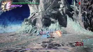 Nero's Buster Arm striking Vergil Devil May Cry 5
