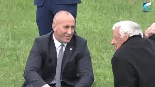 Kryeministri Ramush Haradinaj bën homazhe te varret e heronjve Ilir Konushevci dhe Hazir Malaj