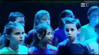 Tricarico e i bambini del coro Si La Sol - Tre colori - Sanremo 2011