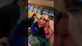 Младшая сестра встретила старшую прилетевшую из Лондона в гости🥰