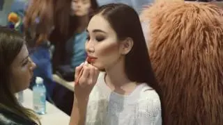Видео с Казахстанской недели моды с участием Аиды Кауменовой