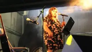 Alli Fernandes covering Amor a Portugal by Dulce Pontes
