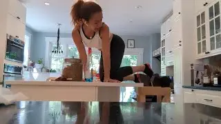 cleaning on the counter... limpando o candeeiro