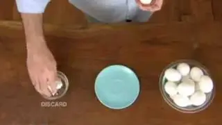 Очищаем яйцо за секунды!
