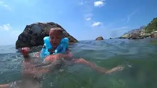 Макс ставит свои рекорды по прыжкам в воду :)