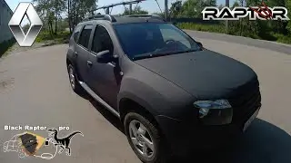Renault Duster painted in raptor black.
