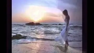 Las estrellas miran la luma la abraza y un angel llora.