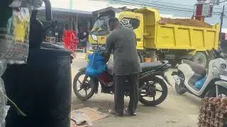 Jualan di kede runcit