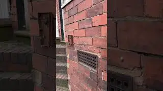 Как в Англии предохраняют стены домов от сырости