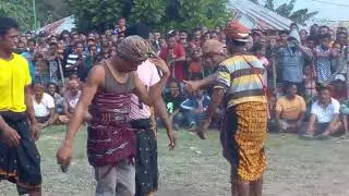BUDAYA TINJU ADAT NAGEKEO, LOKASI DI KAMPUNG GERO KECAMATAN BOAWAE