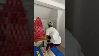 Trampolin Sprung über Becher Pyramide 😳 