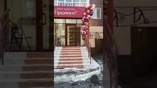 Органическая гирлянда из шаров, способ крепления на улице.