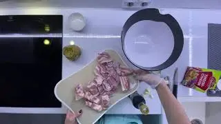 Маринованная грудинка жареная с луком