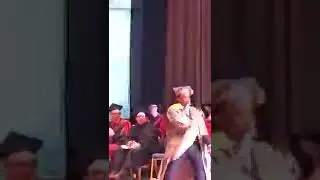 Парень отпраздновал вручение диплома в стиле Роналдо
