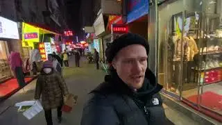 China Vlog 2024: The Neon-Lit 'Cyberpunk' Backstreets of China! Welking a night food market in Xi'an